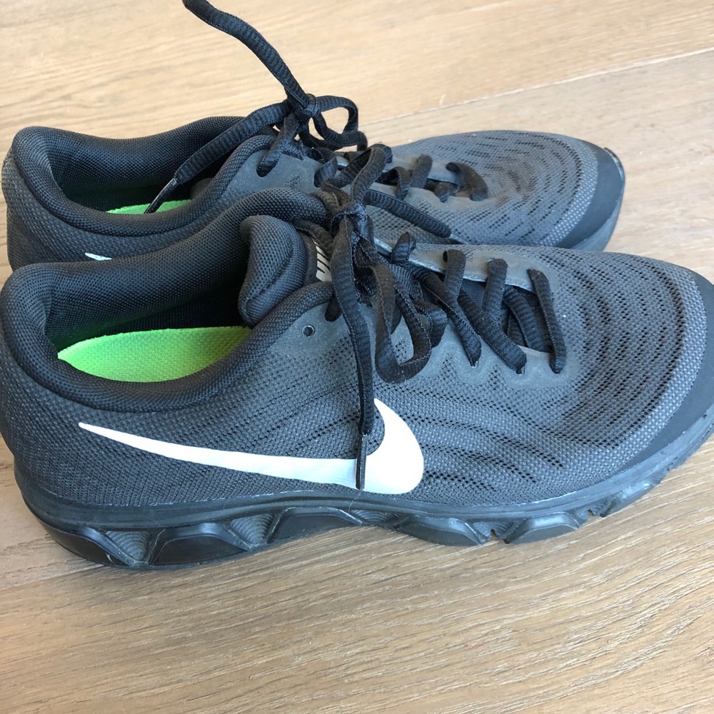 NIKE BLACK RUNNING SHOES